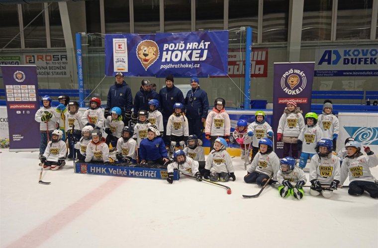 Hokej si ve Velkém Meziříčí vyzkoušelo 38 malých sportovců